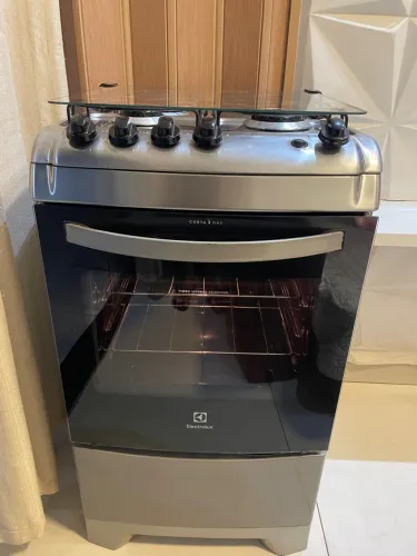 Fogão INOX ELECTROLUX 4 BOCAS! AUTOMÁTICO E LUZ NO FORNO! Bem conservado