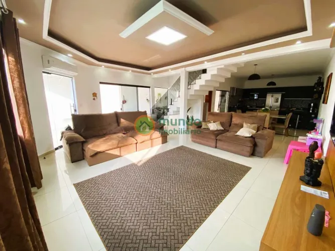 Casa com Piscina para Venda e Locação no Jardim Oásis, Taubaté