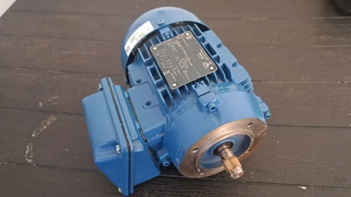 Motor WEG W21 0,5CV Trifásico 220/380/440V IP55 IR3 Código 16063778