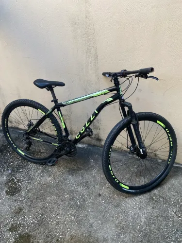 Bicicleta Colli 2 anos de uso no ponto de andar.