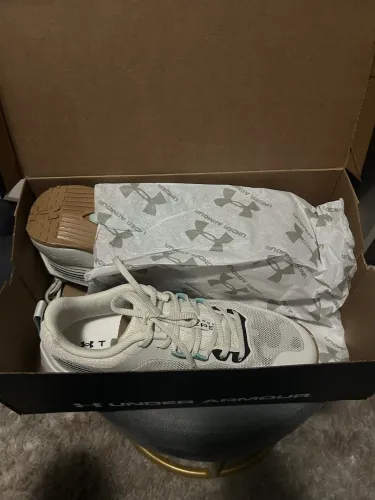 Tenis Under Armor Tribase