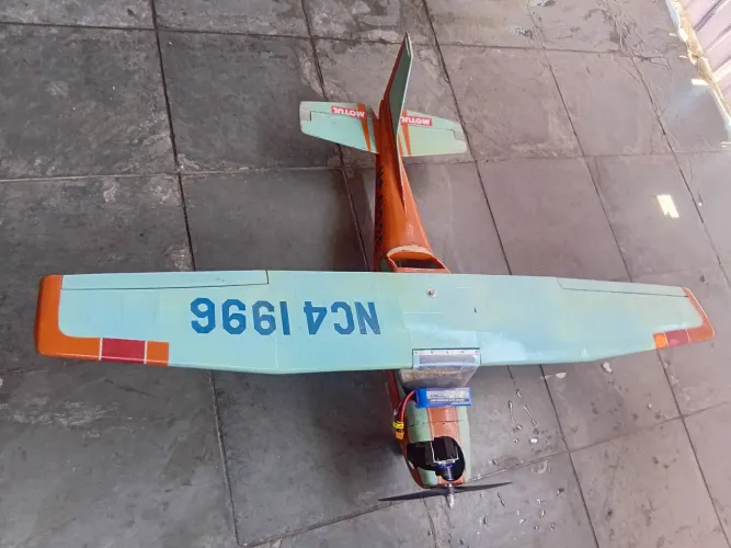 Aeromodelo em balsa 1,40 de asa eletrônica completa 