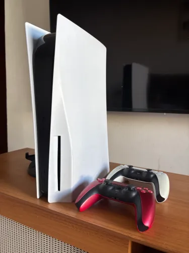 PlayStation 5 + 2 controles