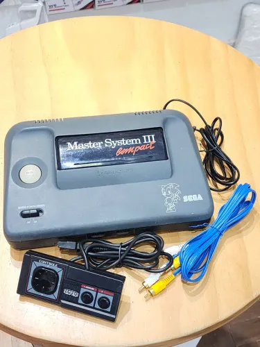 Master System 3 Compact com sonic na memória