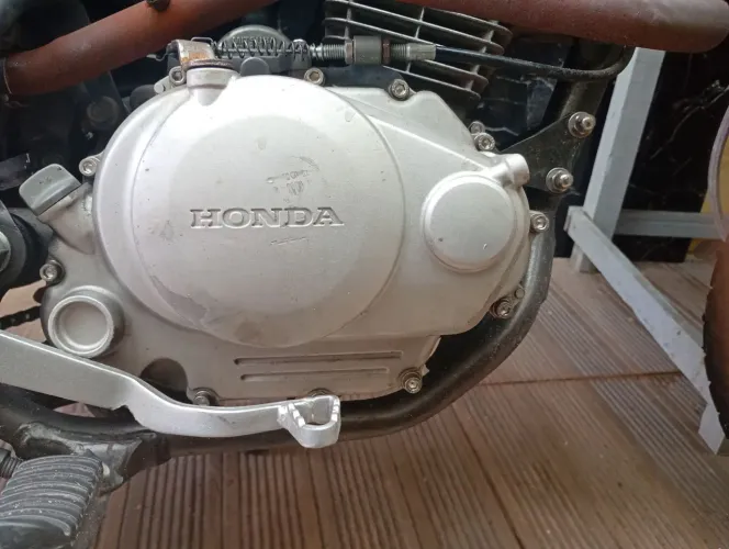 Tampas do motor da Bros 150 