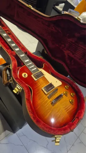 Gibson Les Paul Standard 2023 Linda. Sem alívio de peso.