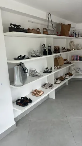Vendo móveis de loja