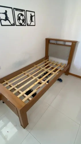 Cama solteiro muito Nova 