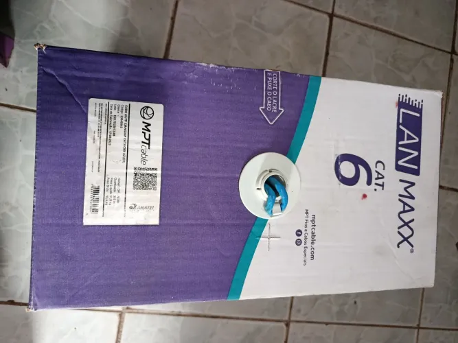 Vendo 02 caixas de cabo de rede cat 6.