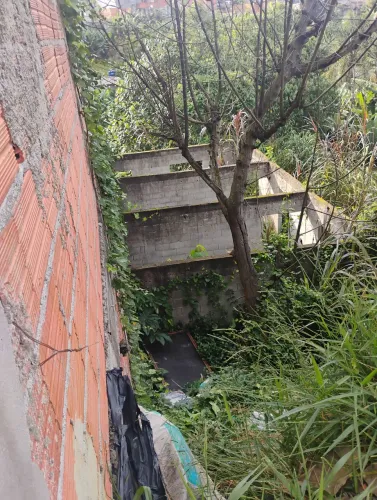 Terreno, 3 cômodos construídos , medida do terreno: 7 (frente),33(comp),11(fundo).