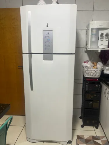 Vendo Geladeira Eletrolux DFN 52, muito nova funcionando perfeitamente muito bem