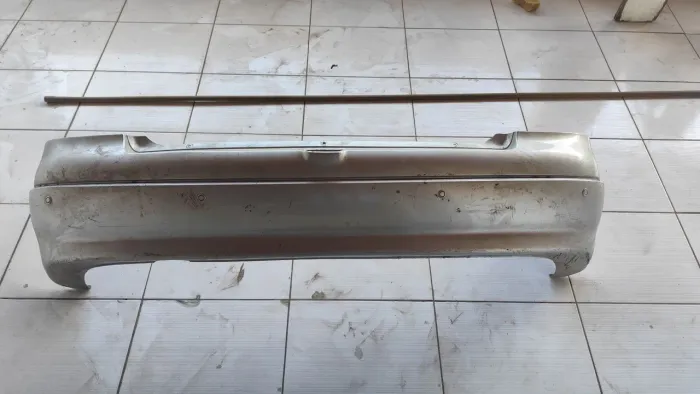 Vendo para-choque traseiro e alma do para-choque dianteiro!! Astra  ano 2000