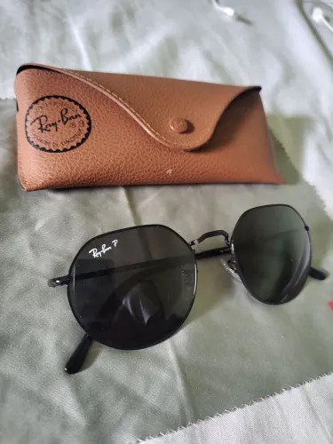 óculos de sol ray-ban, modelo Jack RB3565 com armação metálica preta e lentes polarizadas