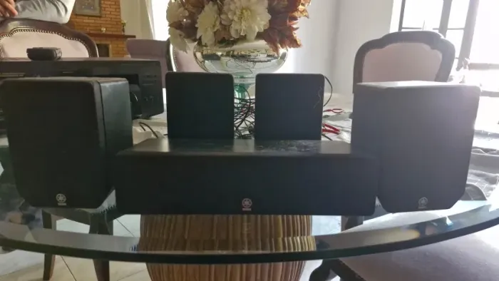 Sistema de som Yamaha - caixas e subwoffer