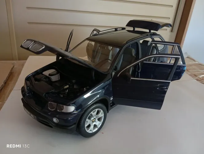 Top Miniatura BMW X5 - Kyosho - escala 1/18