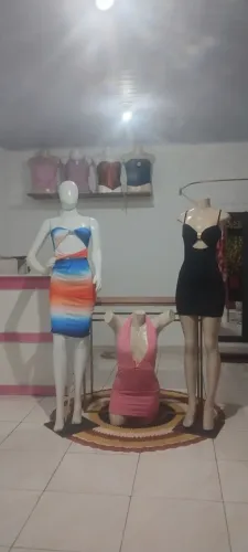 Vendo prateleira de metalon e manequins