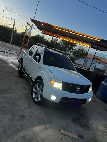 Nissan Frontier LE CD 4X4 2.5 TB Diesel Mec. 2011