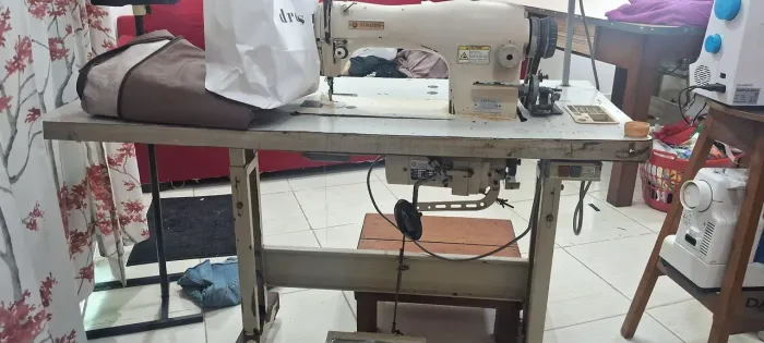 Vende-se Máquina Reta Industrial Singer
