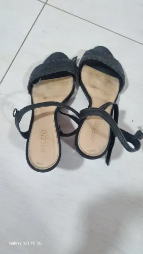 Sandália preta Arezzo