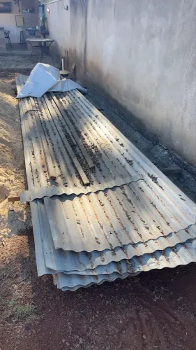 Telhas de zinco usadas