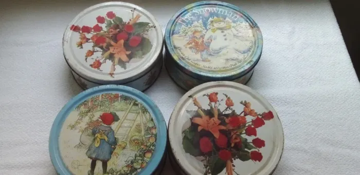 Latas de Biscoitos Antigas.