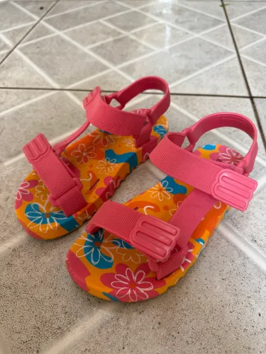 Sandália infantil mini Melissa TAM 31 retirada na taquara 
