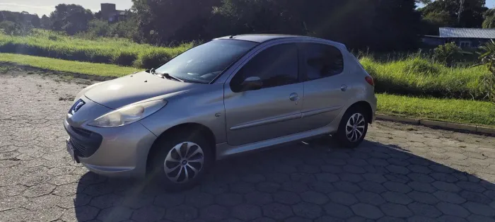 Peugeot 207 XR 1.4 Flex 8V 5P 2011