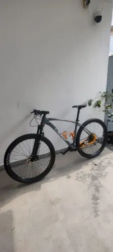 Bike Oggi 7.3 Aro 29 Shimano Deore Suspensão a Ar