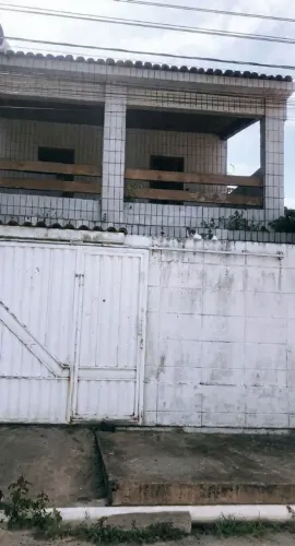 Casa de Primeiro Andar na Barra de Santo Antônio, próx a Ilha da Crôa