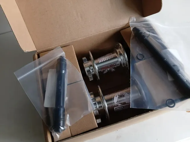 Par de Cubos POLSO 36 Furos para Disco + Adaptadores e Eixos - Cassete HG - Prata