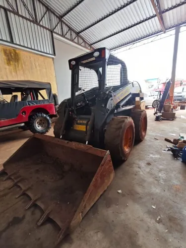MINI CARREGADEIRA NEW HOLAND L220 2018
