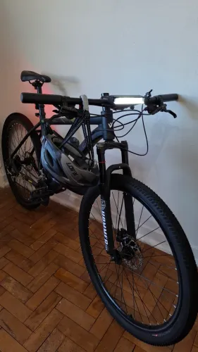 Bicicletas bem novas usadas pouquíssimas vezes, excelente estado de nova.