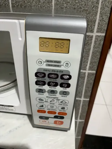 Microondas Brastemp 30l semi novo pra vender rápido 