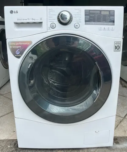 Lava e seca LG 11 KG porta em acrílico escuro