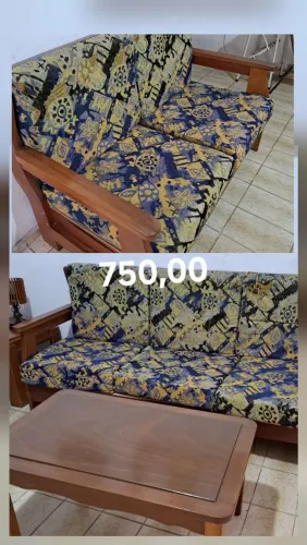 JOGO DE SALA COM 2 SOFÁS E MESA DE CENTRO EM MADEIRA MACIÇA