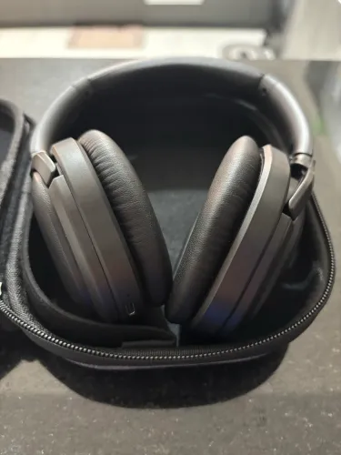 Fone De Ouvido Over-ear Sem Fio Bluetooth Wb Siren Pro Anc Cor Preto Cor Da Luz Azul