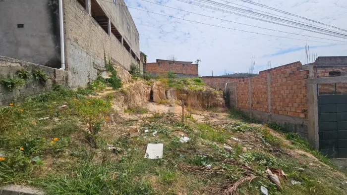 Lote / Terreno à venda em Santa Luzia