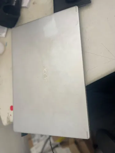 Notebook vendo i3 8 gigas hd240