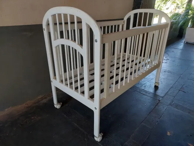 Berço modelo provençal - madeira maciça