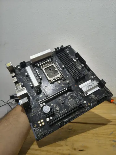 B660M Phantom Gaming 4 - LGA 1700 - Envio OlxPay, Aceito cartão e Entrego 