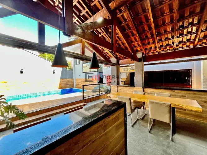 Casa à venda, com piscina no Jardim Igapó, Londrina, PR