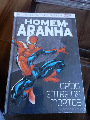 Capa dura HOMEM ARANHA CAIDO ENTRE OS MORTOS