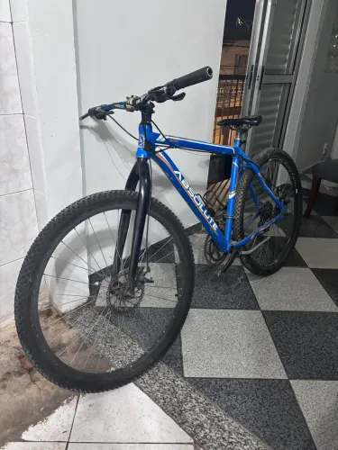 Bicicleta Aro 29 Absolute - Boa para trilhas e uso diário