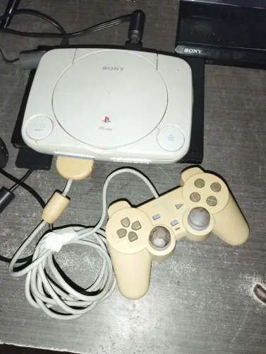 Playstation 1 com 1 controle 