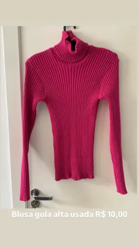 Blusa feminina de tricô canelado com gola