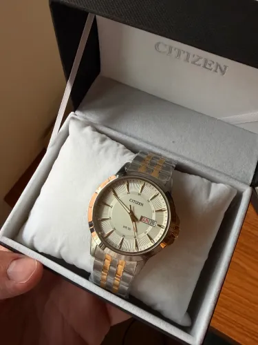 Relogio Citizen em aço, novo