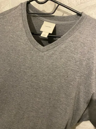 Camiseta Calvin Klein Cinza tamanho M
