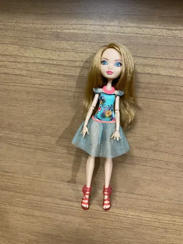Ever After High Ashlynn Ella Mirror Beach boneca 