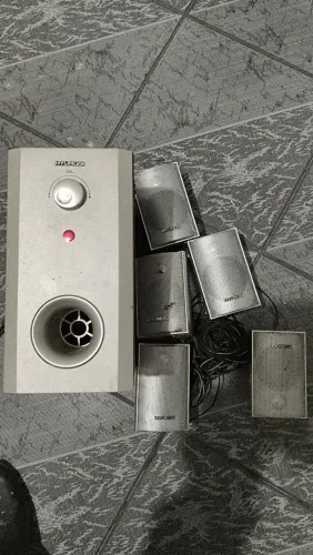 Home Theater 5.1 Hyundai* antigo. Subwoofer + 5 satélites + todos os cabos