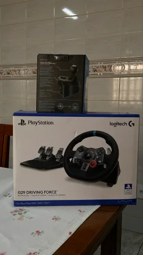 Volante Logitech G29 e Câmbio Logitech G Driving Force
